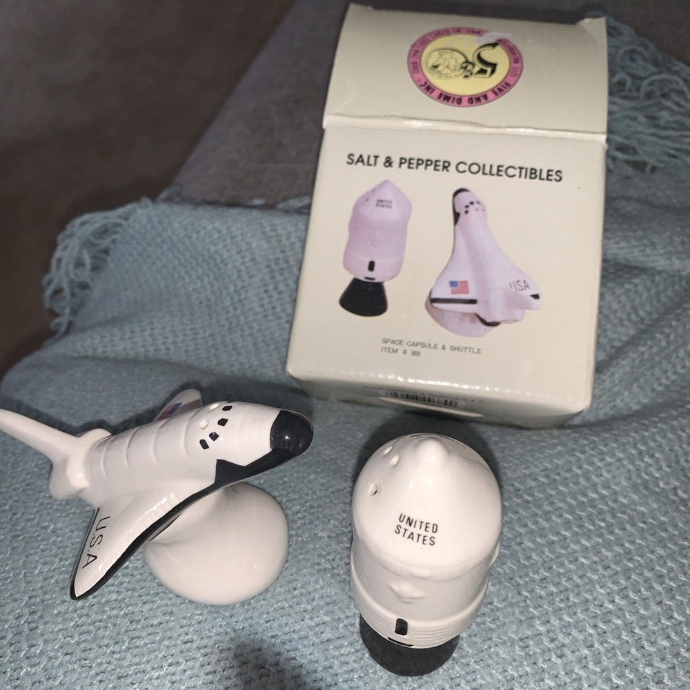 Nasa Space Shuttle Salt And Pepper Shakers Vintage 1992 Five and Dime